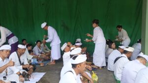 Prajurit Kodim Tabanan Laksanakan Bhakti Spiritual Melalui Persembahyangan Piodalan Pura Makodim