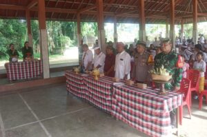 Komitmen Pelestarian Budaya Menggema, Babinsa Kesiut Hadir di Bulan Bahasa Bali VIII