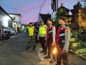 Wujud Nyata Sinergitas, Babinsa dan Aparat Gabungan Amankan Malam Takbiran di Tabanan