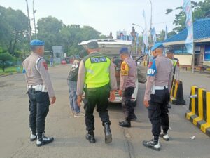 Pengawasan Ketat dan Humanis di Pintu Masuk Bali, Polres Jembrana Pastikan Situasi Aman dan Lancar di Pelabuhan Gilimanuk