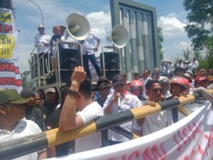 Puluhan Ribu Aparatur Desa Jabar Geruduk PT Pertiwi Lestari, Tuntut Pertanggungjawaban Dugaan Kekerasan