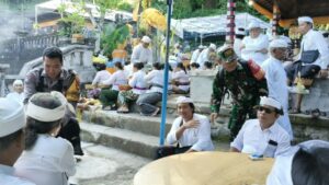 Wilayah Kondusif, Babinsa Beraban Tetap Laksanakan Pengamanan Upacara Pujawali