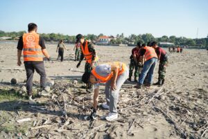 Gerakan Jembrana Bersih: Dandim 1617/Jembrana Gandeng Forkopimda dan STT Hijaukan Muara Perancak