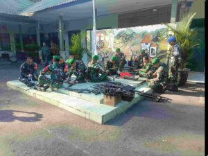 Jaga Kesiapan Alutsista, Prajurit Kodim 1619/Tabanan Rutin Bersihkan Senjata