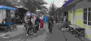 Aksi Humanis Sertu Suparjo: Jaga Kelancaran Pawai Budaya Anak-Anak di Loloan Barat