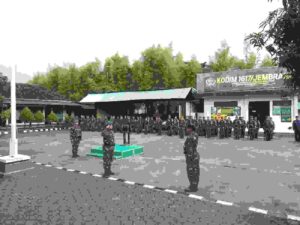 Kodim 1617/Jembrana Gelar Upacara Bendera Mingguan untuk Perkokoh Kedisiplinan Prajurit