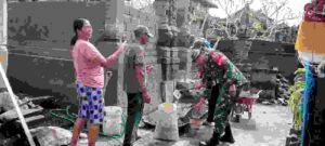 Sentuhan TNI di Desa, Babinsa Jatiluwih Bantu Perbaikan Tempat Ibadah Warga 