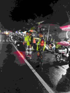 Situasi Kondusif, Serka I Gede Putu Merdana Pimpin Pengamanan Upacara Ngaben Massal di Pandak Gede