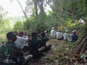 Penuh Kebersamaan, Danramil Baturiti Hadiri Upacara Ngeruak Pembangunan Jembatan Dimulai