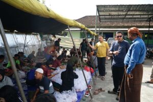 Dandim Jembrana Letkol Inf Sy. Gafur Thalib Serahkan Paket Kurban 2 Kg untuk Prajurit dan Warga Sekitar
