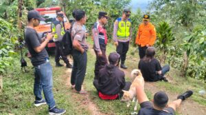 Pendaki Gunung Batukaru Tersesat, Babinsa Karyasari Bersama Tim Gabungan Gerak Cepat Lakukan Pencarian