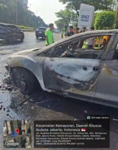 Mobil Mazda CX-7 Terbakar Diduga Akibat Kebocoran Selang Bensin di Kemayoran