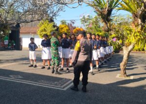 Perkokoh Ketahanan Wilayah, Kodim 1617/Jembrana Gelar Karya Bakti Bangun Jalan Rabat Beton di Desa Ekasari