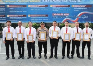 POLRESTA TANGERANG BERIKAN PENGHARGAAN KEPADA POLSEK PASAR KEMIS ATAS PRESTASI PENGUNGKAPAN KASUS DAN PELAYANAN KEPADA MASYARAKAT
