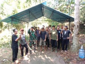 Sinergi Koramil 1617-03/Melaya dan Warga Candikusuma Gelar Gotong Royong Persiapan Pembangunan Jembatan Garuda