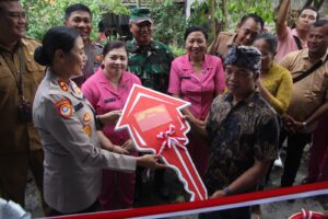 Sambut Hari Bhayangkara ke-80, Polda Bali Melalui Polres Jembrana Resmikan Bedah Rumah untuk Warga Pohsanten, Wujud Nyata Polri untuk Masyarakat