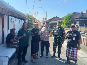 Sinergi Tanpa Batas, Babinsa Dauhwaru Kawal Kelancaran Upacara Ngaben Warga Binaan