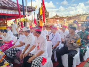 Tabanan, Babinsa Bongan Hadiri Karya Agung Pura Batur Arya Kenceng sebagai Bentuk Dukungan Pelestarian Adat dan Budaya Bali