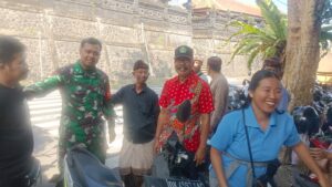 Lewat Komsos, Babinsa Baturiti Perkuat Sinergi Desa Wujudkan Lingkungan Bersih dan Sehat