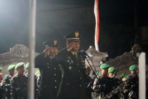 Dandim 1617/Jembrana Pimpin Apel Kehormatan dan Renungan Suci HUT Ke-81 RI di TMP Kesatria Kusuma Mandala