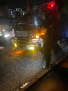 Dump Truk Tabrak dari Belakang di Jalan Raya Kampung Melayu, Diduga Sopir Mengantuk