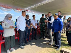 Dandim 1617/Jembrana Kawal Panen Padi Modern PM-AAS di Subak Tibubeleng untuk Perkuat Ketahanan Pangan