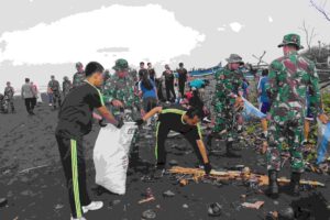 Semarak HUT ke-81 TNI, Kodim Tabanan Gelar Karya Bakti di Pantai Yeh Gangga