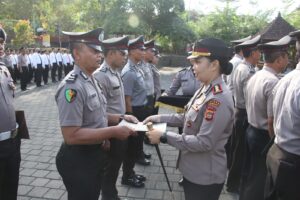 Polres Jembrana Beri Penghargaan Personel Berprestasi, Wujud Apresiasi atas Dedikasi dan Pengabdian