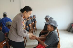 Kapolres Jembrana Kumpul Bersama Warga Yeh Kuning, Dengarkan Aspirasi dan Hadirkan Cek Kesehatan Gratis